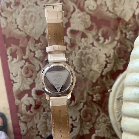 Guess leather white watch - Picture 5 of 6